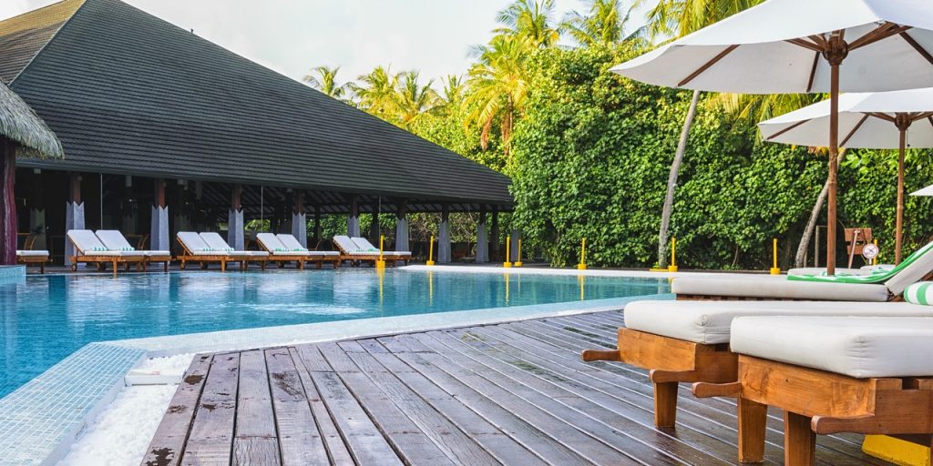 Finding a resort with travel apps